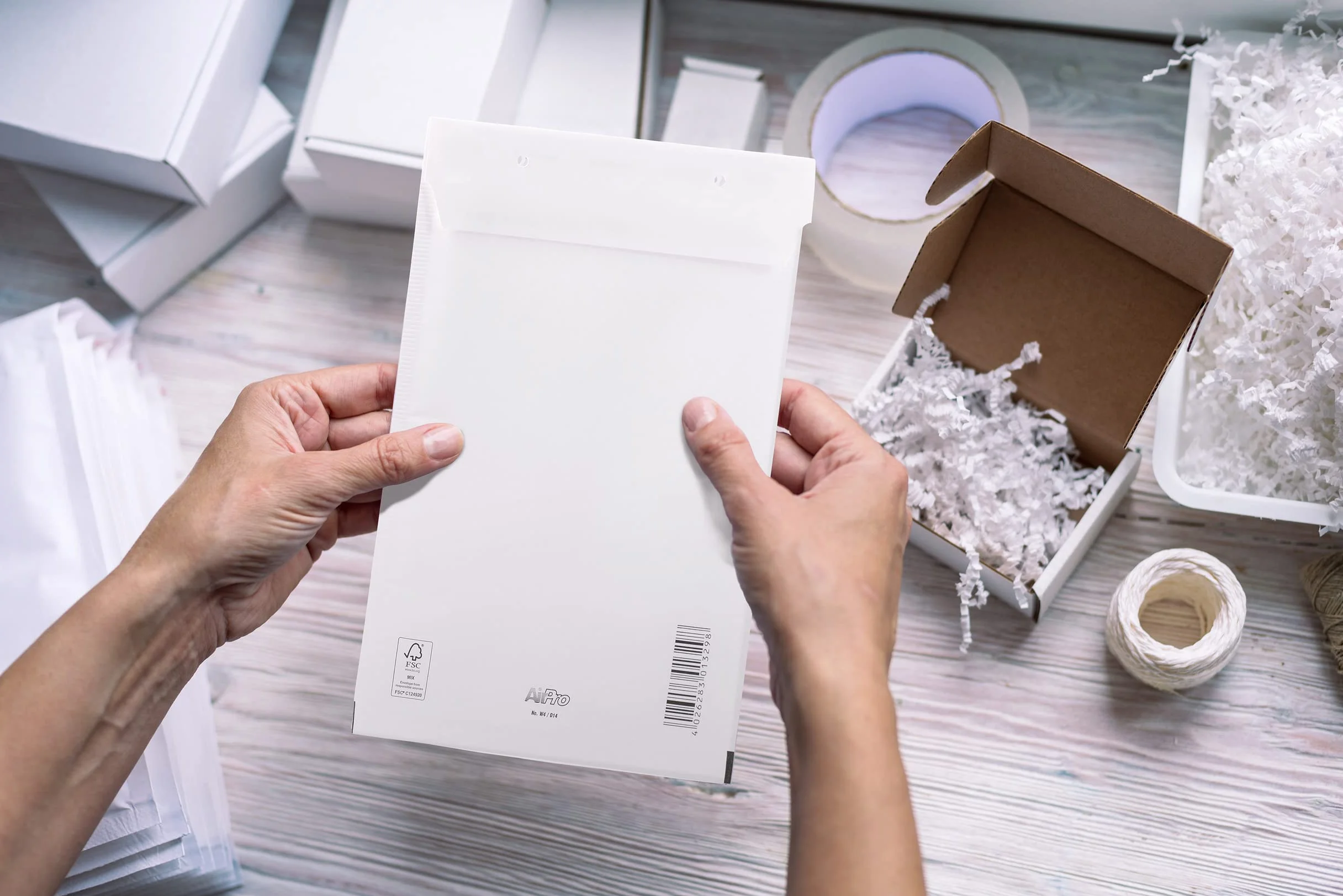 Bantex Lot de 100 enveloppes à bulles C3 (225 x 175 mm) avec fermeture autocollante Blanc