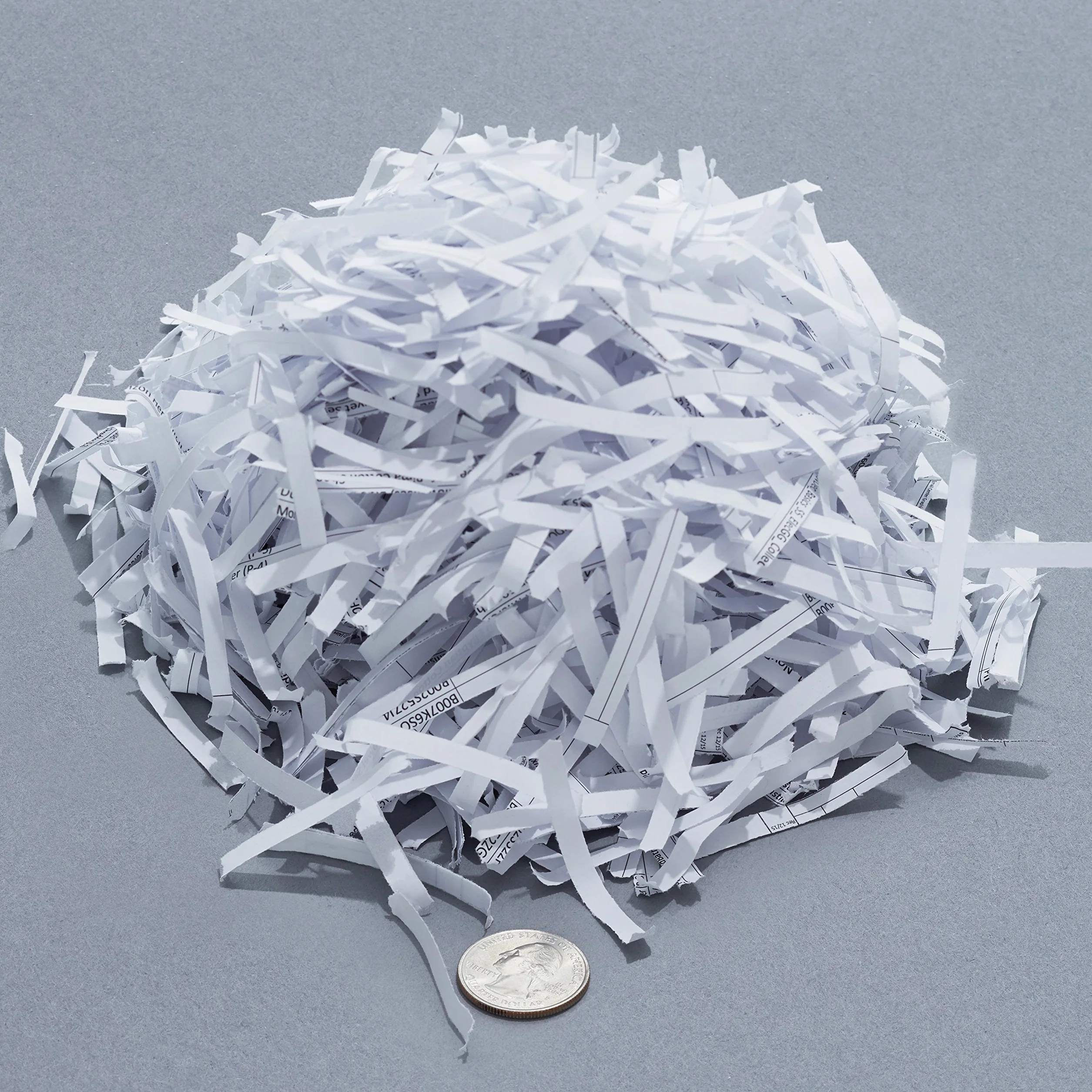 Amazon Basics Destructeur de Documents Cartes de crédit 5-6 Feuilles coupe croisée Noir