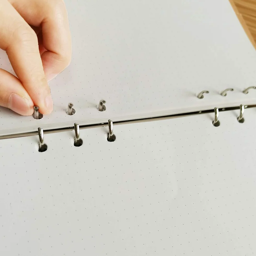 Recharges papier A5 pointillés 100 g/m² 300 feuilles 600 pages 6 trous 14 x 20 cm blanc Filofax