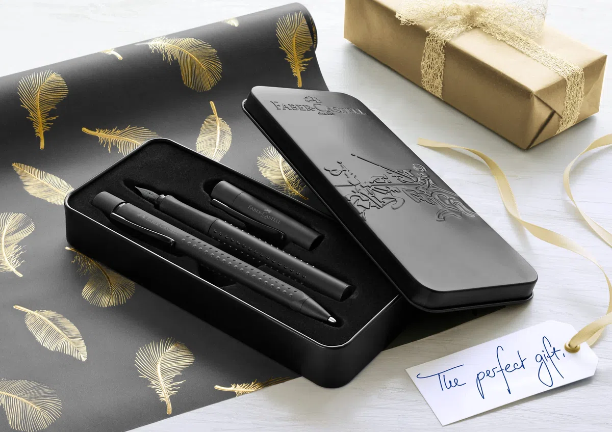 Faber-Castell 201626 - Coffret cadeau Grip Edition, All Black, avec stylo plume M et stylo à bille XB dans un étui métallique